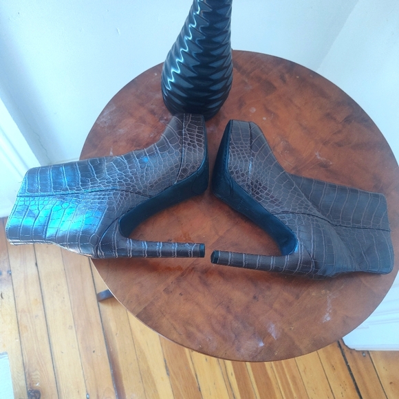 Guess Dejah 2 brown croc stiletto platform bootie - Picture 3 of 5